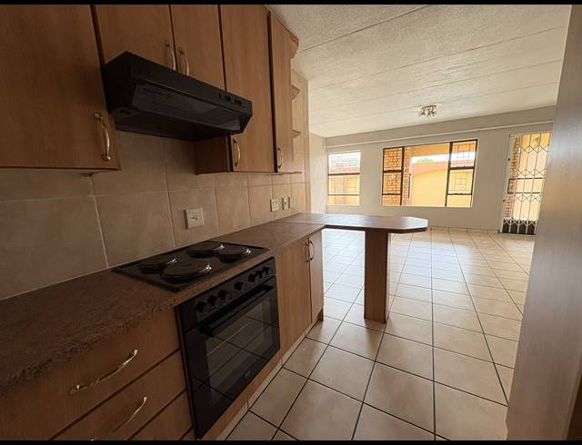 2 BEDROOM FLAT FOR SALE IN VAALPARK